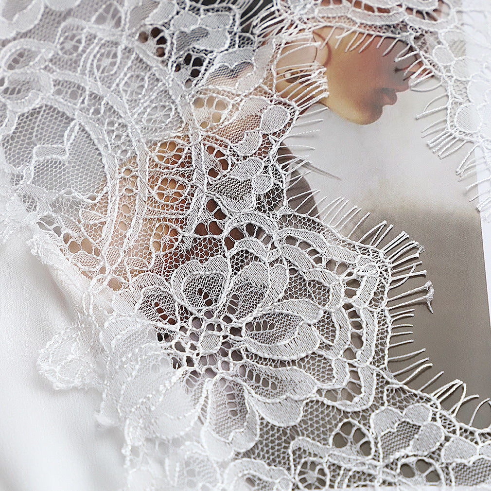 Long Gown With Slender Lace Lace On The Back