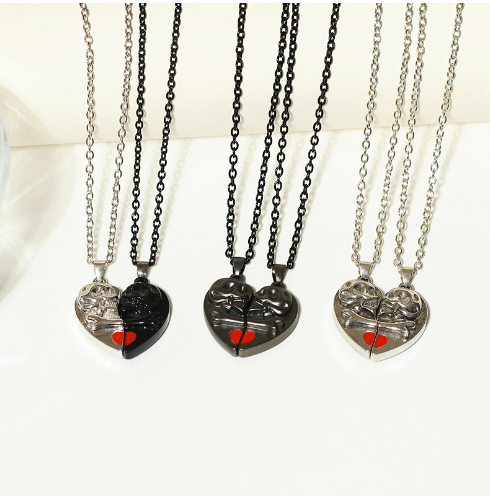 Punk Retro Skull Pendant Halloween Necklace Heart-shaped Magnetic Stitching Love Skull Couple Necklace - JOcaste